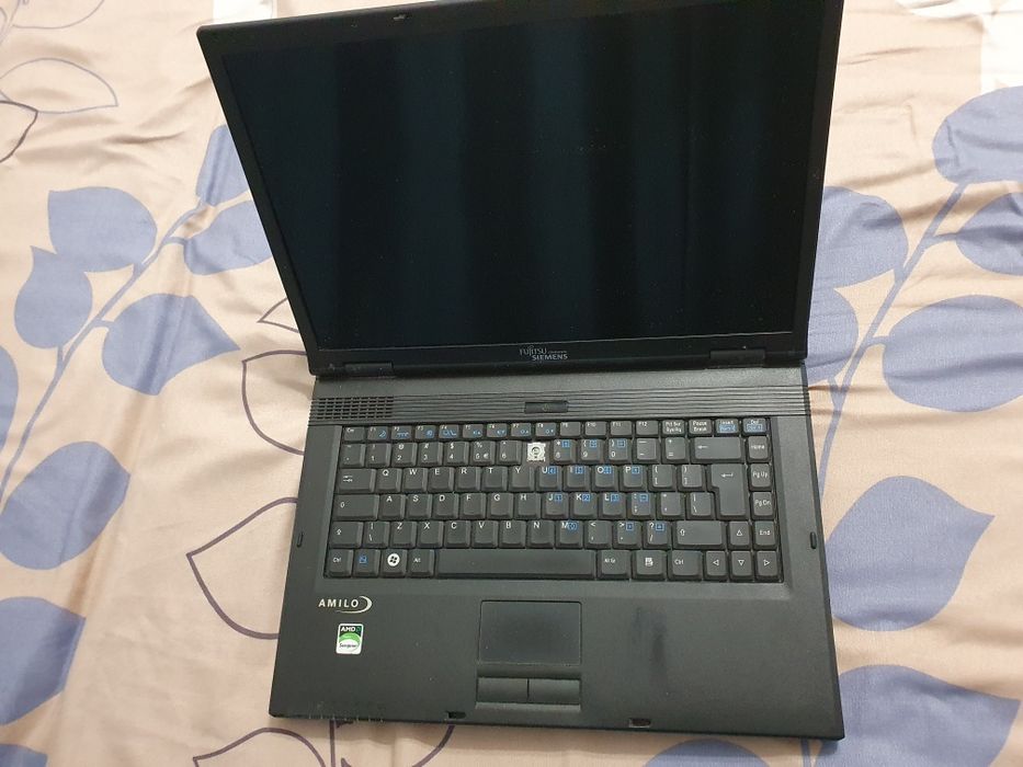 Laptop- se vinde pentru piese