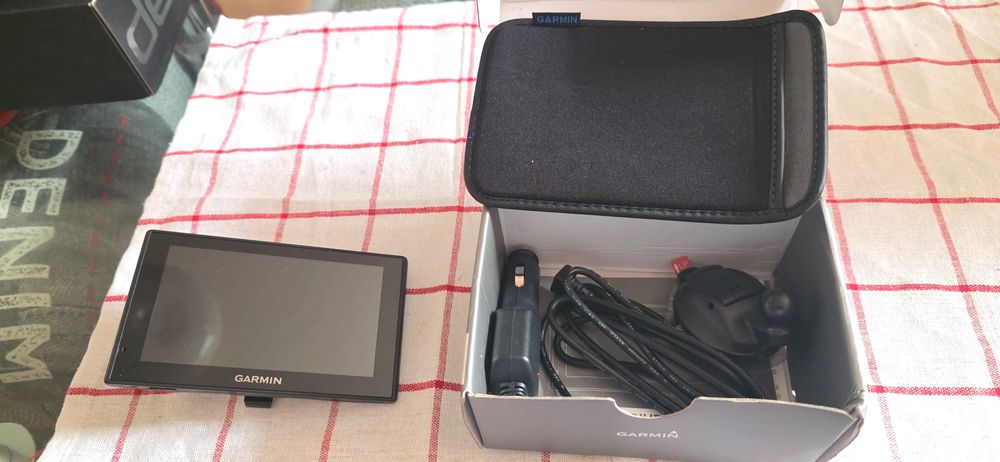 Навигация Garmin DriveAssist 51 Europe LMT-S с наи-новите карти за Евр