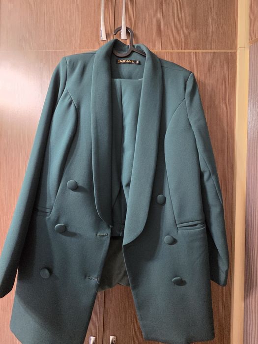 Продам брючный костюм