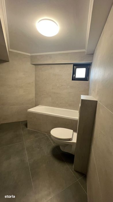 Apartament cu 3 camere RENOVAT Zona CENTRALA Etaj INTERMEDIAR