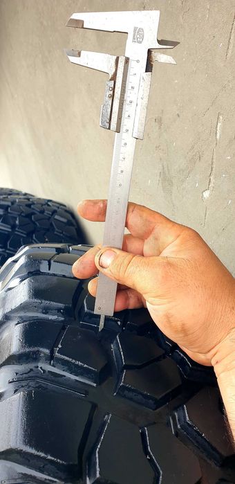 Джипови гуми и джанти за кал 35/12.5/15