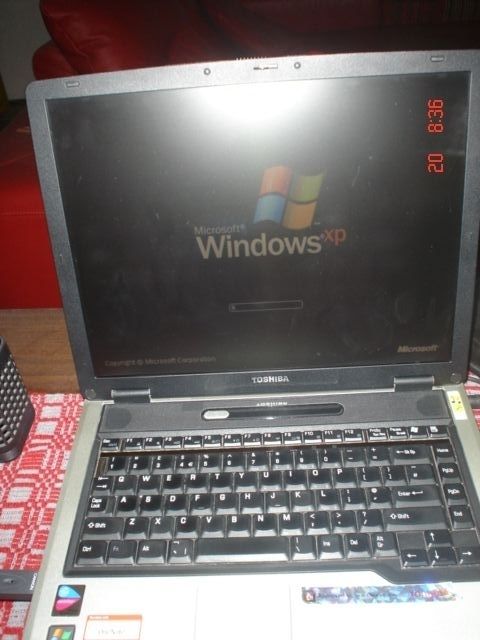 laptop TOSHIBA Tecra A2 Intel Pentium M cu acumulator inca functional