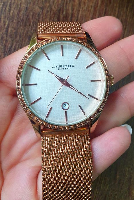 Часовник AKRIBOS