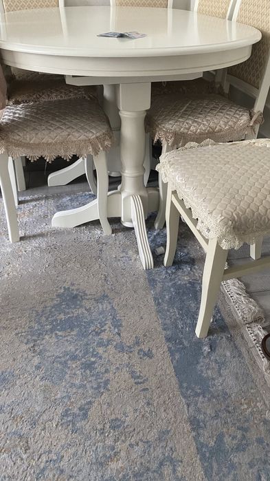 Малайзийский стол для гостиной