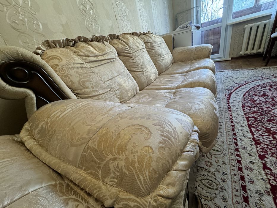 Продам диван и 2 кресла