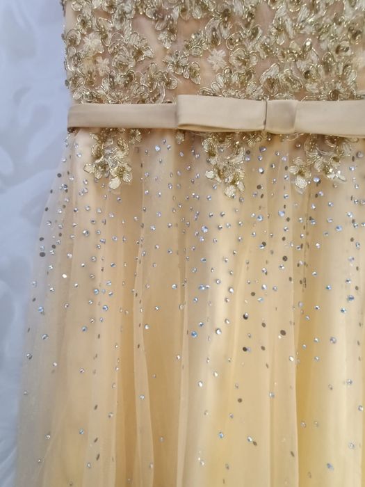 Продается нарядное вечернее платье 20000 тенге