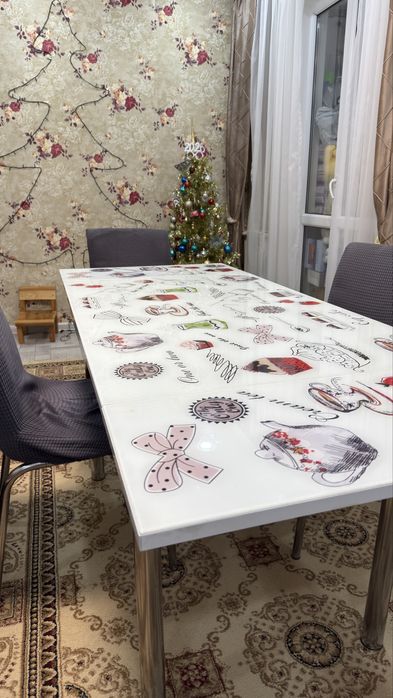 Продается стол со стульями