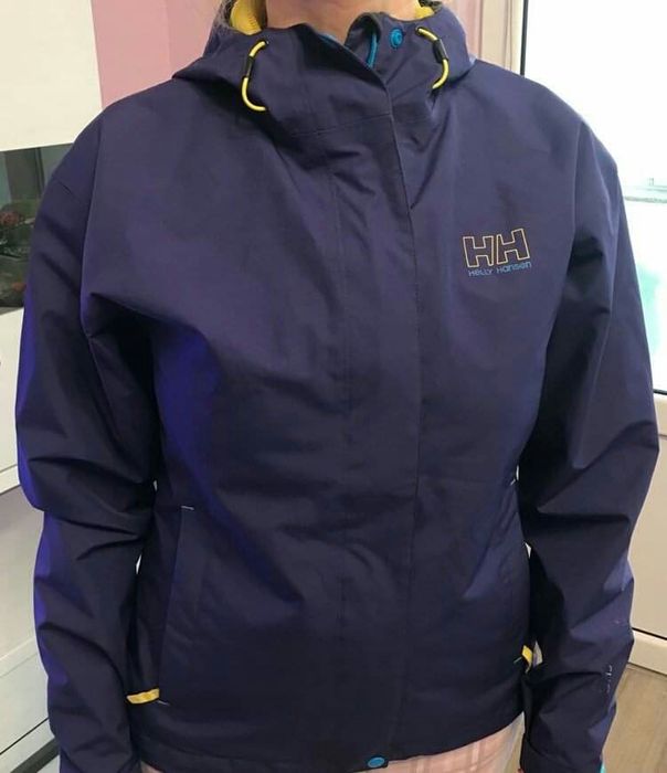 Оригинална дамска ветровка на Helly Hansen M размер