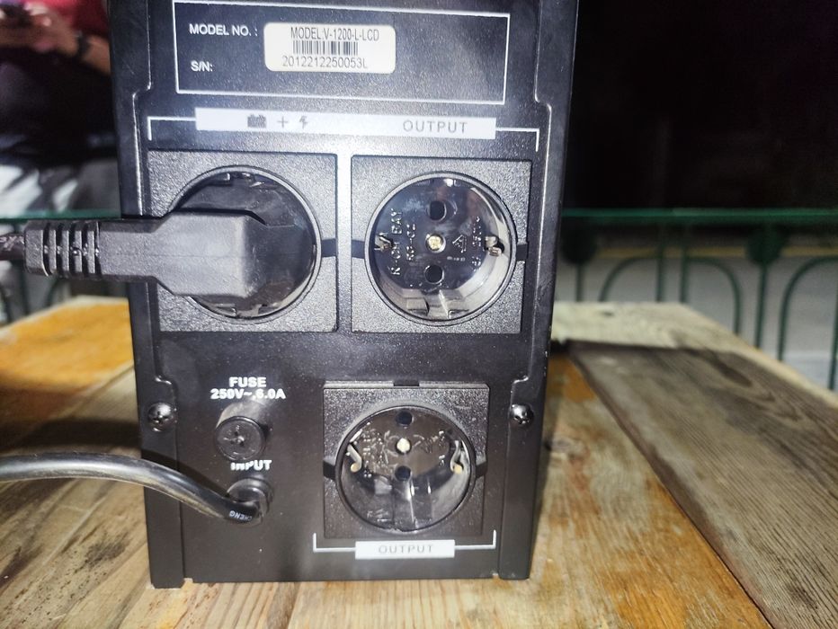 Продам Источник безперебойного питания