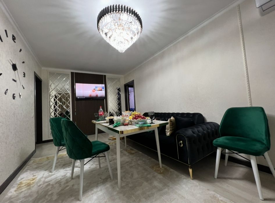 Кухонный стол стульями