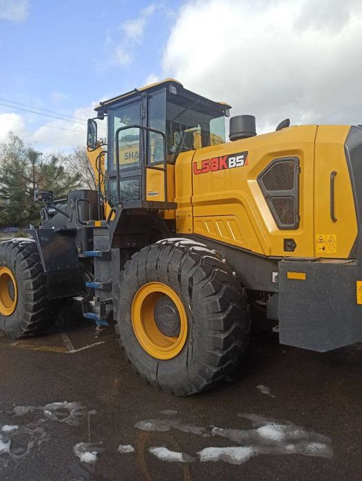 Фронтальный погрузчик 3.2 куба SHANTUI