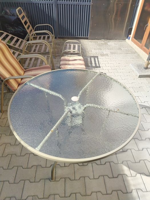 Vând set de masa +4 scaune mari + 2 mici. Terasa exterior. Gradina