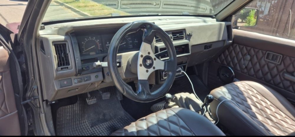 NISSAN King Cab D21/ Navara pret 6300 E neg