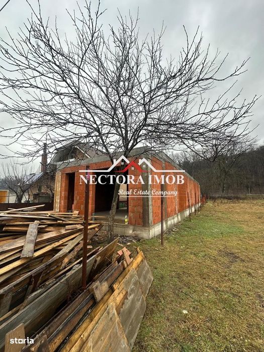NECTORA IMOB-Casa la rosu cu acoperis, Hidiselul de Jos, 713 mp teren