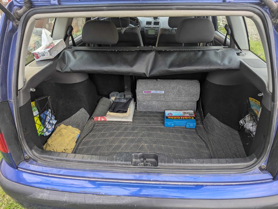 Продава се SEAT Cordoba Vario Signo (комби) 2002 г. Повреден двигател!