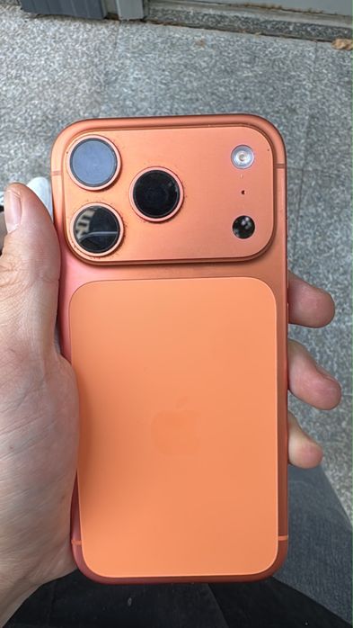 Iphone 17 про оранжевый