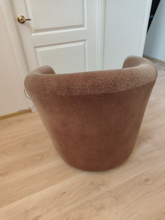 Кресло на колесиках, мягкое