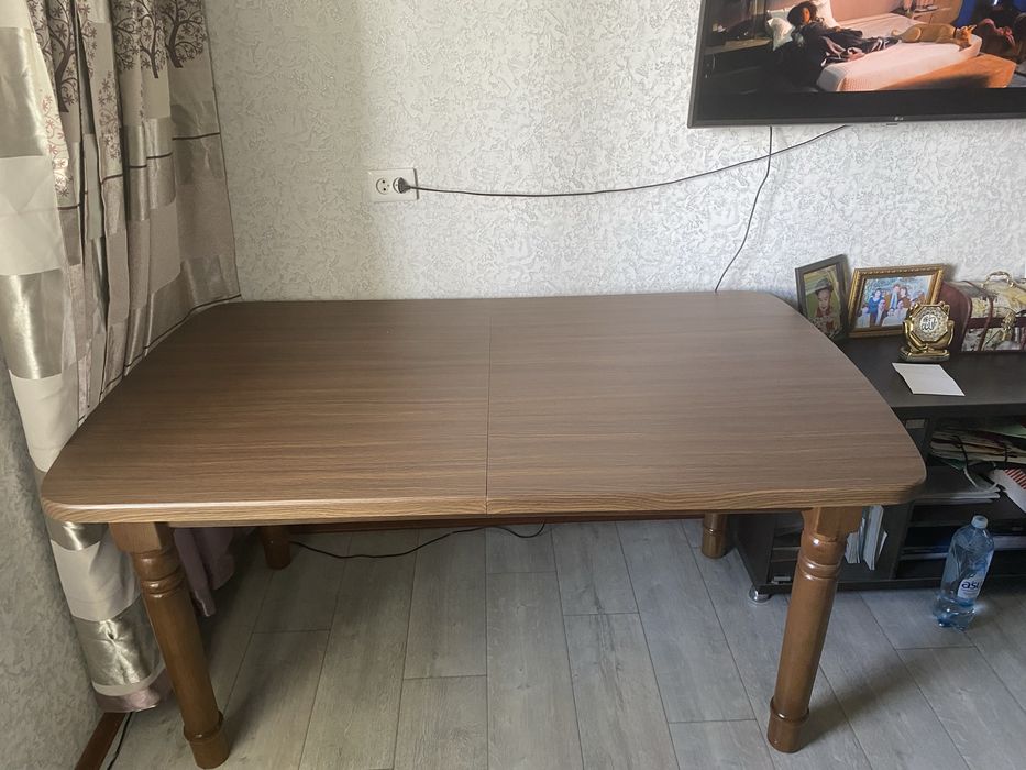 Продам стол деревянный
