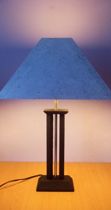 Дизайнерска геометрична настолна лампа