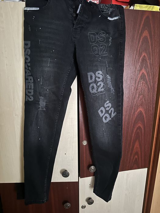 vand o pereche de blugi dsquared2 originali