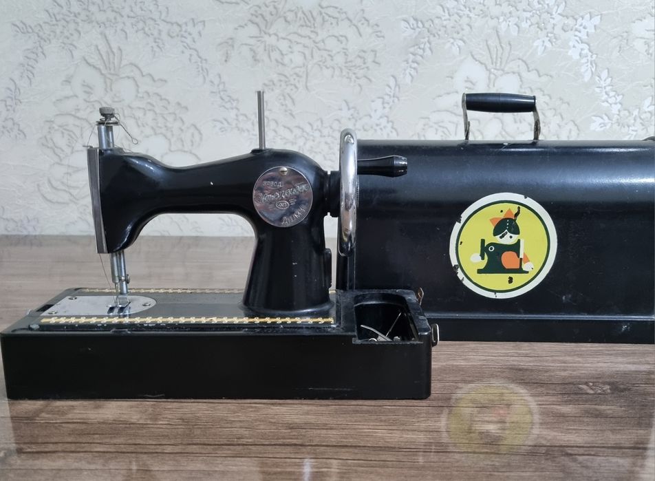 Детская швейная машина