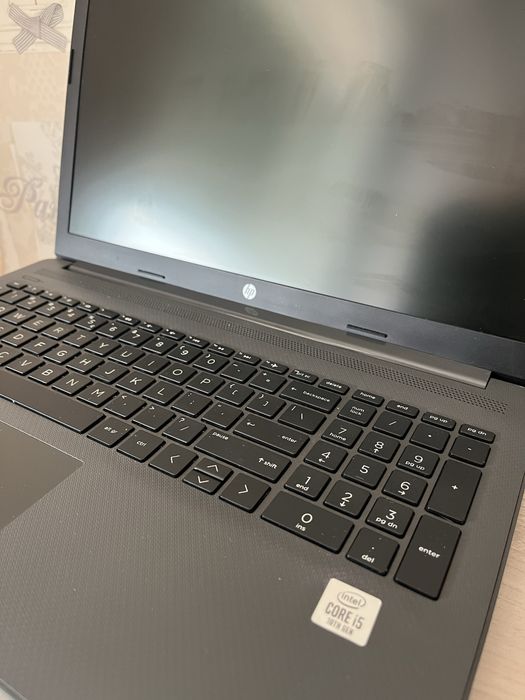 Laptop HP 250 G7, Intel i5 10th Gen, placă video dedicată, stare bună
