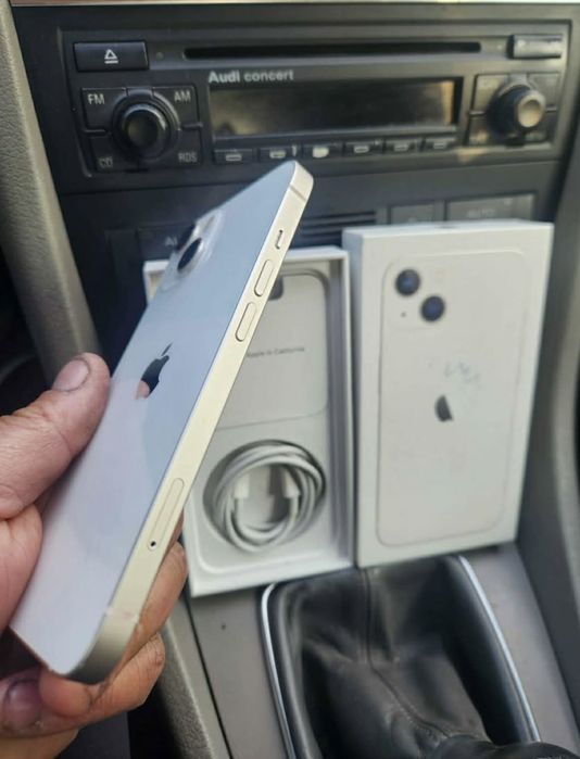 Iphone 13 Silver alb 128gb cutie cablu 990Ron