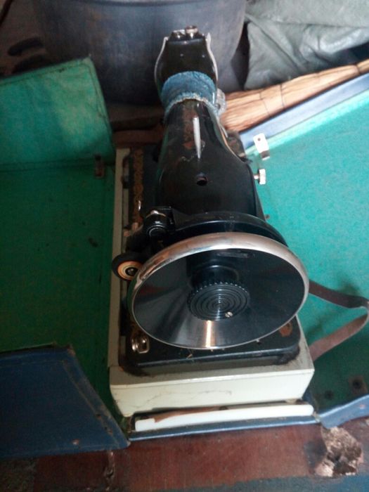 Машинка швейная, ручная