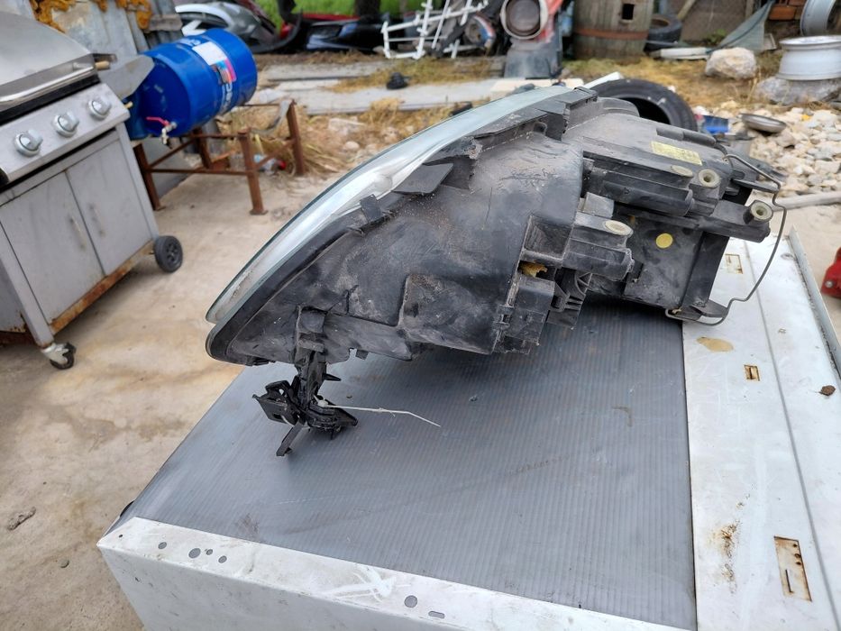 Десен фар за VW touran/caddy 2004-2010г