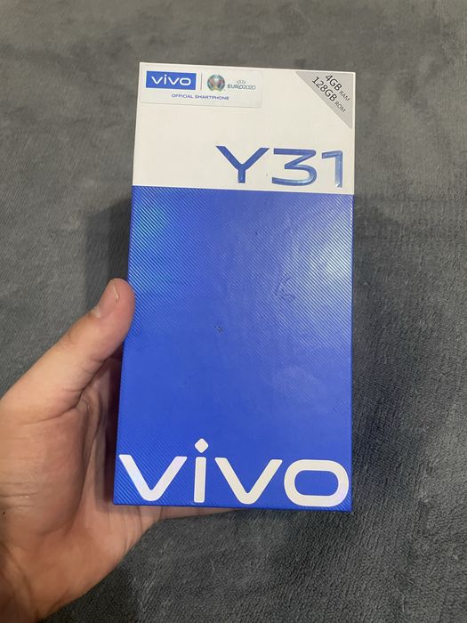 Продам телефон с каробкой