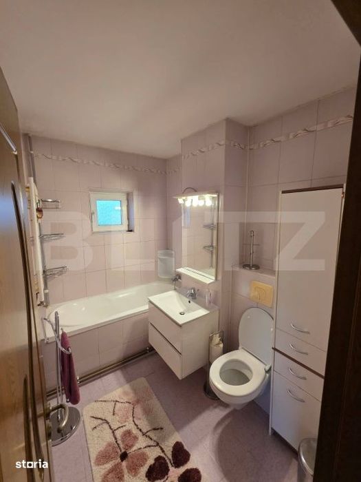 Apartament cu 3 camere, 72.8 mp, zona