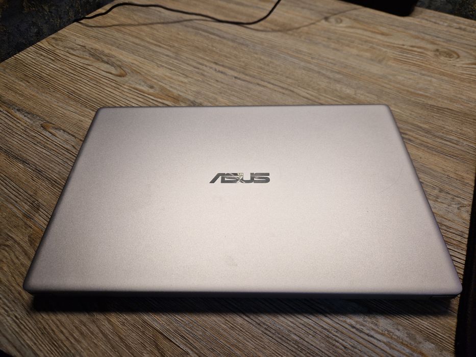 Ультрабук ASUS Corei3 состояние хорошее