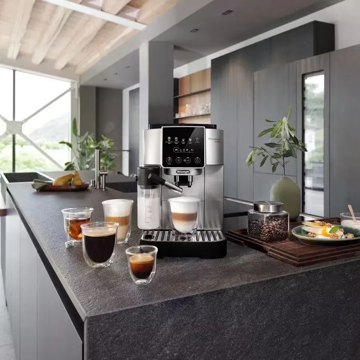 Kофемашина DeLonghi ECAM220.80.SB Magnifica Start