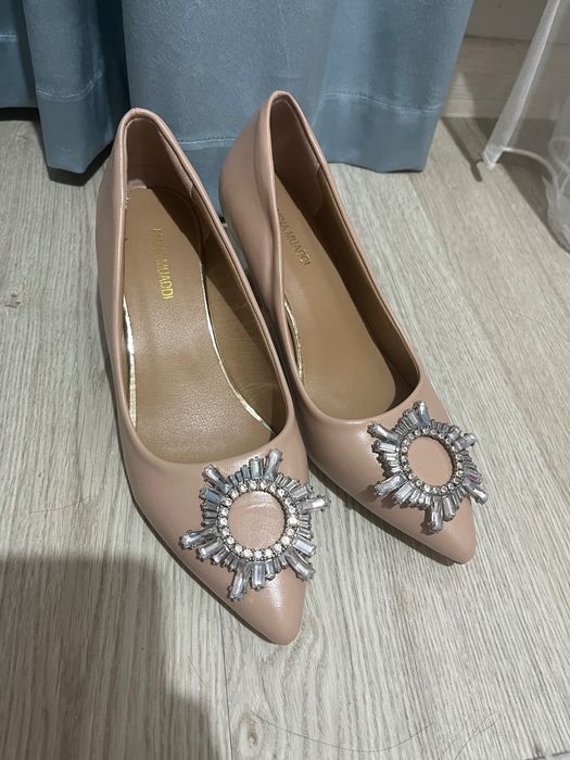 Туфли каблук сатылады