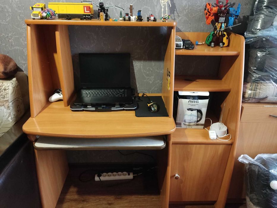 Стол компьютерный с надстройкой