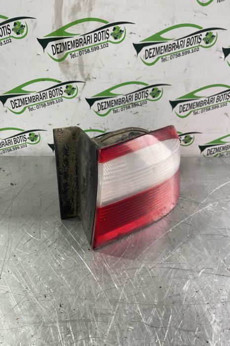 Lampa / Tripla stop dreapta pe aripa Renault Laguna a 2-a generatie