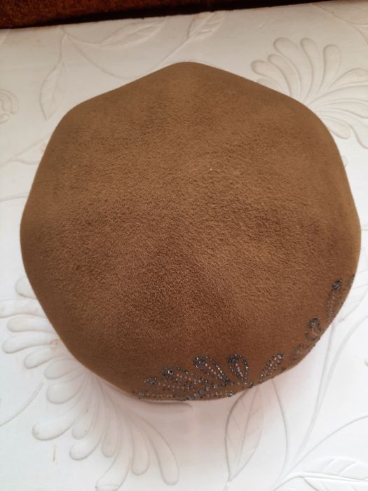 Берет женский продам.