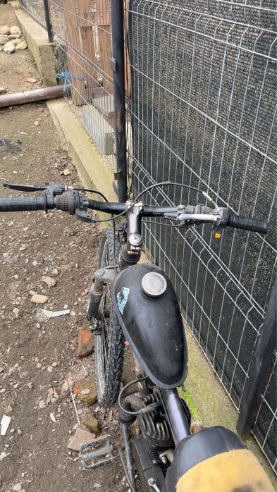 Vand bicicleta cu motor