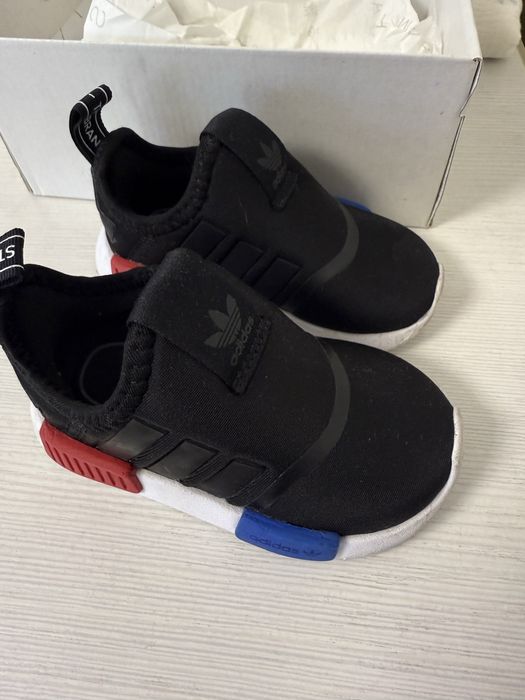 Продам крассовки Адидас