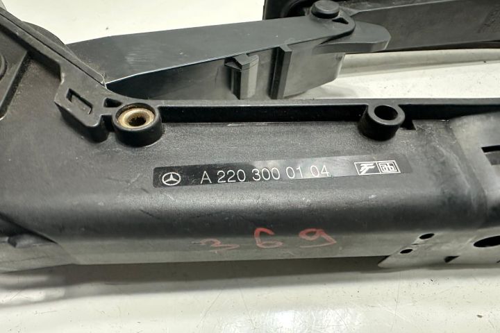 Pedala acceleratie A2203000104 Mercedes-Benz S-Class W221