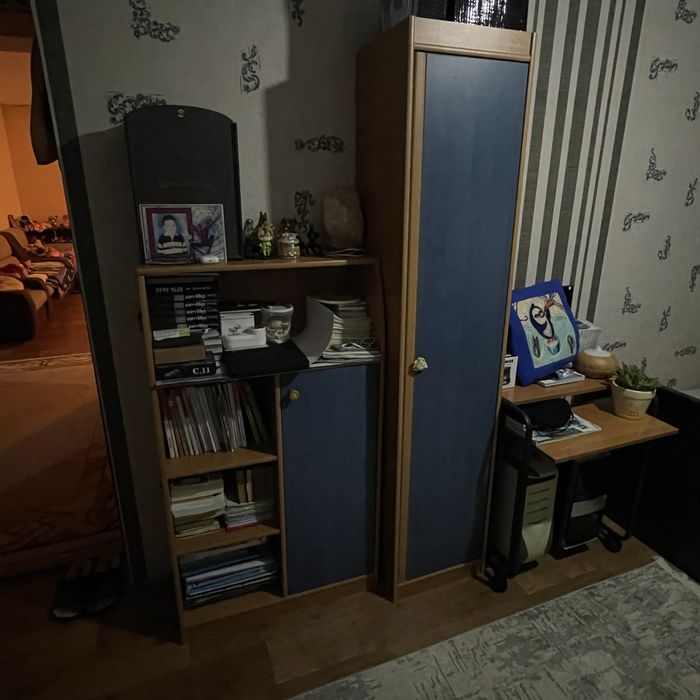 Тумбочка и шкаф для вещей