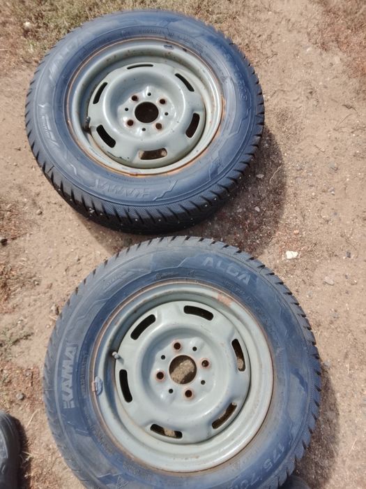 Продам зимние шины с дисками 175х70х13