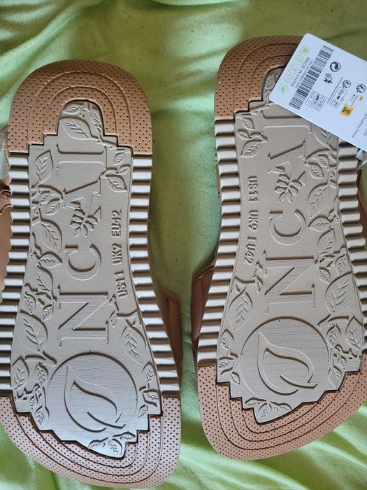 Sandale noi cu eticheta
