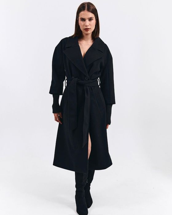 Продавам Черно палто