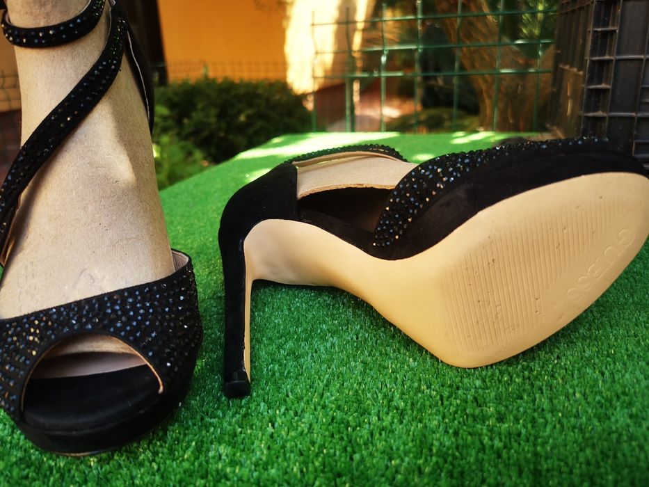 Sandale Guess negre , nr 37, elegamte cu toc inalt, la jumatate pret