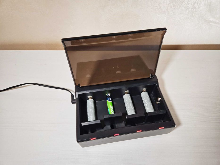 Incarcator Acumulatori Duracell Multicharger CEF22, + suport baterii