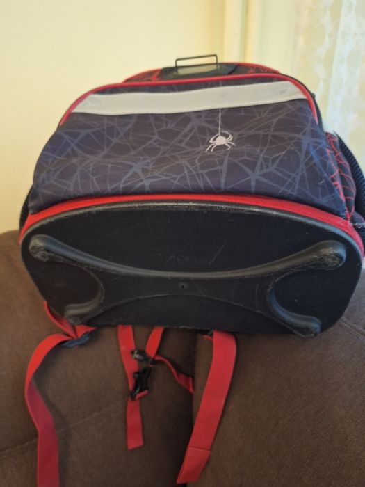 Ученическа раница с твърдо дъно