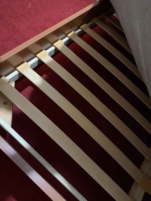 Продам кровать и 2 тумбочки