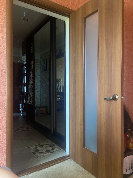 Продам межкомнатную дверь