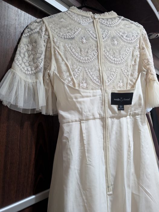 Niddle & Threads rochie originala - varianta scurta până la genunchi